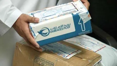 Un paquete embalado por Emrates Post Group. (WAM)