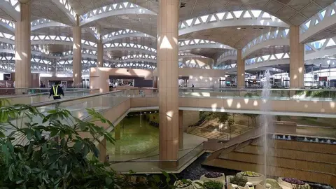 Una imagen del moderno aeropuerto de Riad.