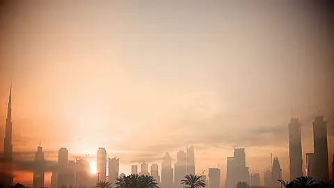 Amanecer en Dubai. (Jeff Attaway, Flickr)