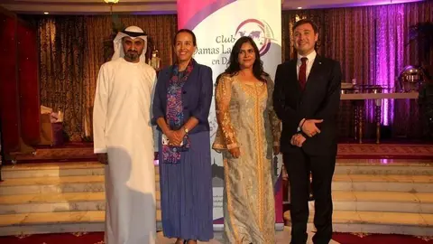 La embajadora de México y el embajador de Chile con los anfitriones del evento. (Facebook Damas Latinas)