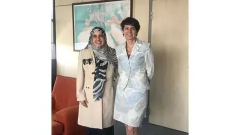 La embajadora de EAU en España y la directora española de la política exterior con Oriente Medio. 