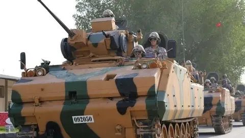 Las tropas turcas a su llegada a Qatar. (AP)