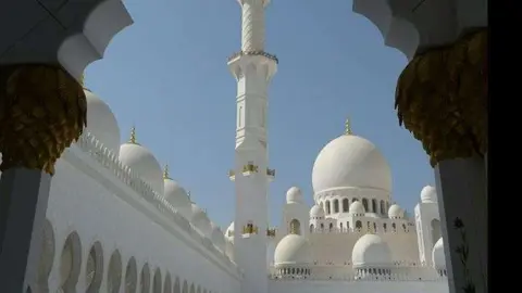 La Gran Mezquita de Abu Dhabi. (EL CORREO)