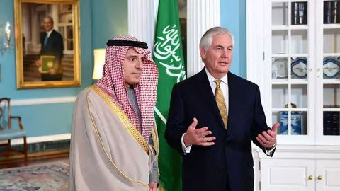 El ministro de Exteriores saudí junto al Secretario de Estado de EEUU.