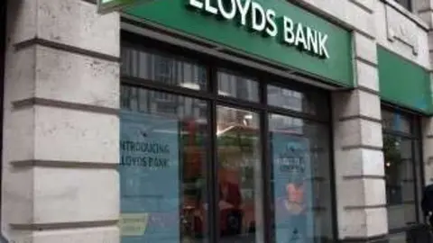 Una oficina de Lloyds Bank, una de las entidades británicas que ha suspendido la negociación en riales qataríes. (Lloyds Banking Group)