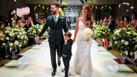 Los recién casados Lionel Messi y Antonella Rocuzzo. (Andrés Preumayr, Messi.com)