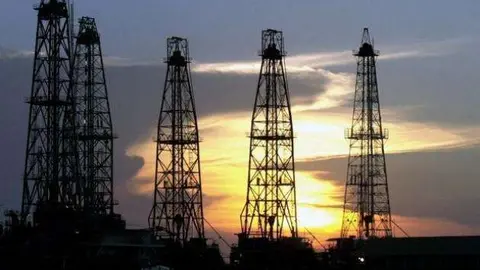 Una plataforma petrolífera.