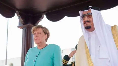 Ángela Merkel junto al Rey Salman de Arabia Saudita en Jeddah.