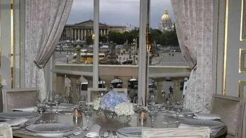 Impresionantes vistas desde uno de los salones del Hotel Crillon de Paris.
