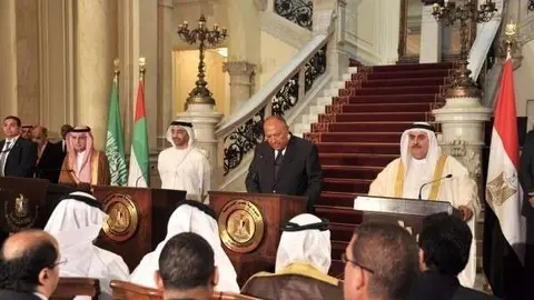 Un momento de la rueda de prensa de los ministros de EAU, Arabia Saudita, Egipto y Bahréin en El Cairo.
