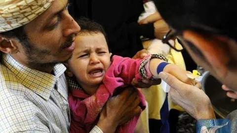 Un niño atendido en un centro sanitario de Yemen. (Cruz Roja Twitter)