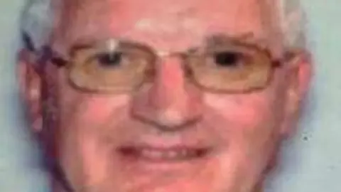 Geoffrey Winston Johnson, de 74 años.