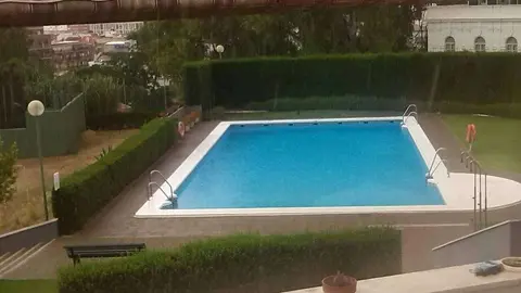 Los niños deben estar continuamente vigilados cuando están en la piscina. (EL CORREO)