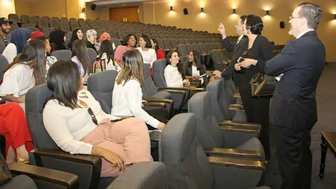 Un momento del encuentro universitario desarrollado en Al Ghurair University de Dubai. (EL CORREO)