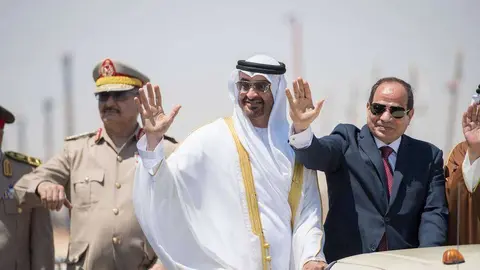El jeque Mohammed bin Zayed Al Nahyan y Abdel Fattah El Sisi, presidente de Egipto. (WAM)