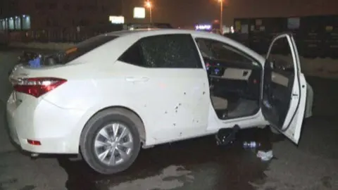 El vehículo en el que viajaban los supuestos terroristas fue robado.