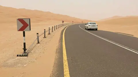 Carretera entre Liwa y Tal Moreb, en el desierto. (EL CORREO)