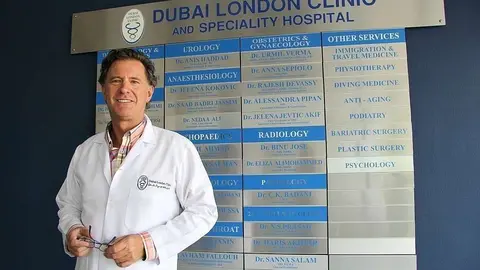 El doctor Luis Gavin presta sus servicios en Dubai London Clinic. (EL CORREO)