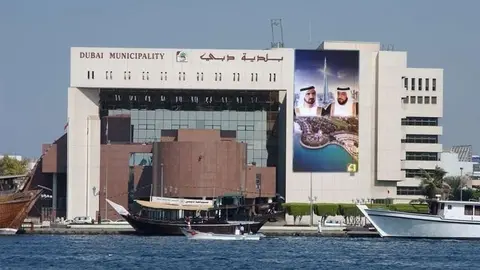 Una imagen del edificio de la Municipalidad en el Creek de Dubai.