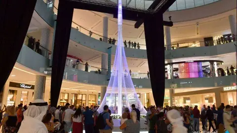 La impresionante réplica de Dubai Creek Tower está situada en el Grand Atrium de Dubai Mall. (@ DXBMediaOffice)