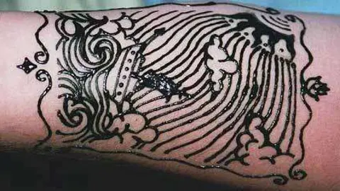 Un dibujo realizado con henna negra.
