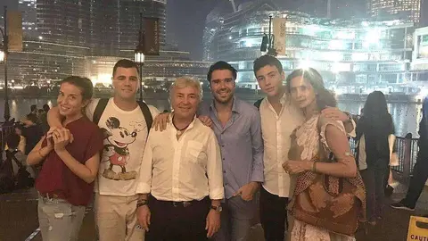Ángel Nieto, junto a su sobrino Fonsi y el relaciones públicas Borja Vela, durante su visita a Dubai las pasadas Navidades.