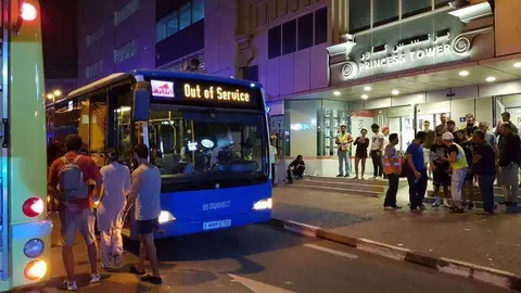 La Policía de Dubai realojó a los vecinos afectados por el incendio en tres hoteles cercanos a la Torre Antorcha. (Policía de Dubai)