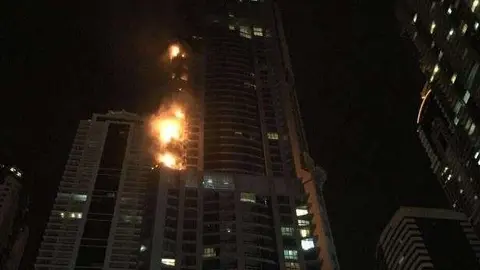 Una imagen del segundo incendio producido en la torre La Antorcha de Dubai Marina.