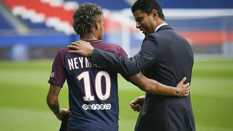 El futbolista Neymar durante su presentación con el PSG.
