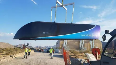 En la foto de AFP el primer prototipo de Hyperloop One.