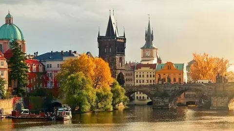 Flydubai vuela a Praga ida y vuelta por algo más de mil dirhams.