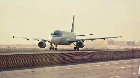 Un avión en el aeropuerto de Doha. (Juanedc, Flickr)