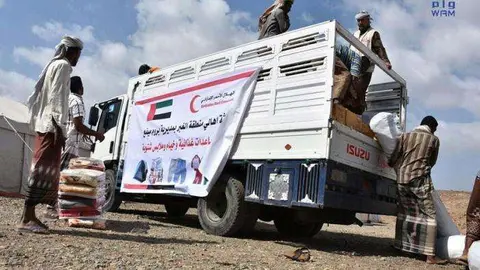 Un camión de la Media Luna Roja de EAU.