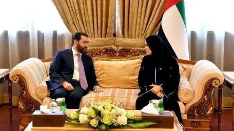 El embajador de Colombia en EAU y la presidenta del FNC durante el encuentro. (WAM)