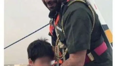 Una imagen del Ministerio de Interior de EAU de un momento del rescate.