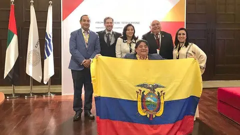 Ernesto Roca, Adriano Konialidis, María Soledad López, Francisco Alonso, Mario Vallejo y María José de Vallejo, tras la presentación en Expo Live de GoRaymi, la plataforma turística del Ecuador. (Cedida)
