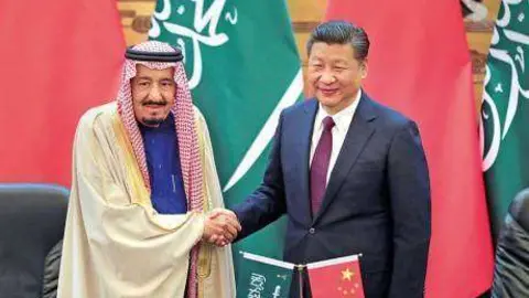 El Rey Salman y el presidente chino durante su visita a Pekín este año. (Reuters)