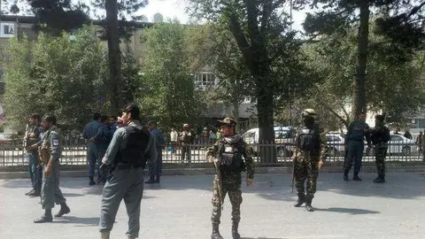 Fuerzas afganas en el lugar del atentado en Kabul. (Reuters)