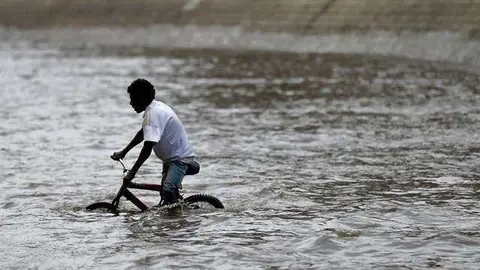 El agua de lluvia estancada empeoraría el brote de cólera en Yemen.