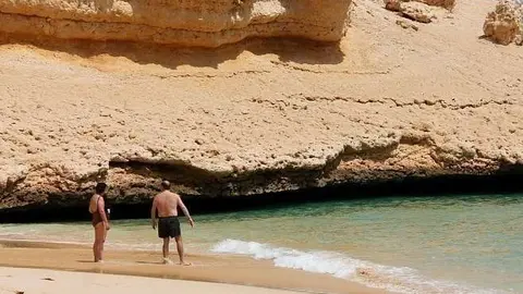 Cala situada entre las montañas de las proximidades de Omán a la que sólo se puede acceder en barco. (EL CORREO)