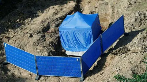 En la imagen de Reuters, la bomba de origen británico se descubrió el 29 de agosto.