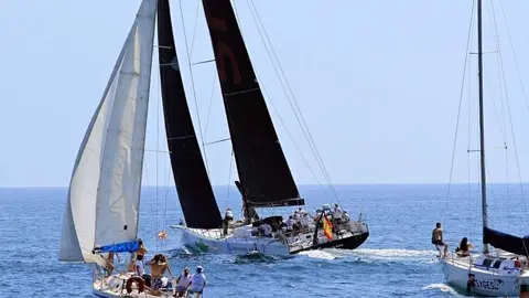 La salida de la Regata Oceánica Palos-La Gomera dejó una estela de impresionantes imágenes. (Cedida)