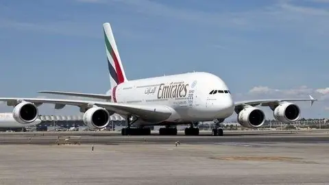 El A380 de Emirates en el Aeropuerto Adolfo Suárez de Madrid.