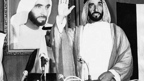 Una imagen del jeque Zayed bin Sultán Al Nahyan fundador de EAU.
