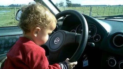 Un niño en un coche a modo ilustrativo. (Fuente externa)