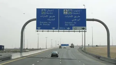 Autopista E311 en Emiratos Árabes Unidos. (EL CORREO)