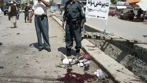 Fuerzas de seguridad tras un atentado en Khost (Afganistán). (Khaama Press)