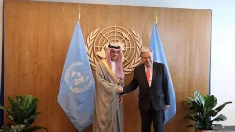 El secretario general de la ONU, Antonio Gutierres y el ministro de Exteriores saudí.