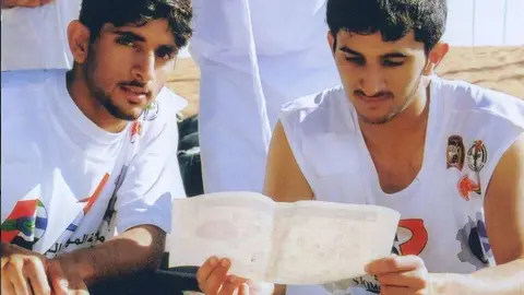 El jeque Hamdan y su difunto hermano el jeque Rashid.