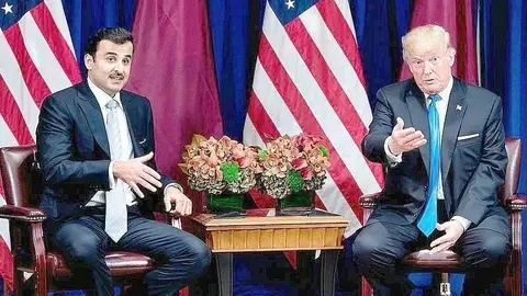 En la imagen AFP, el presidente Trump y el emir de Qatar durante la reunión de este martes.